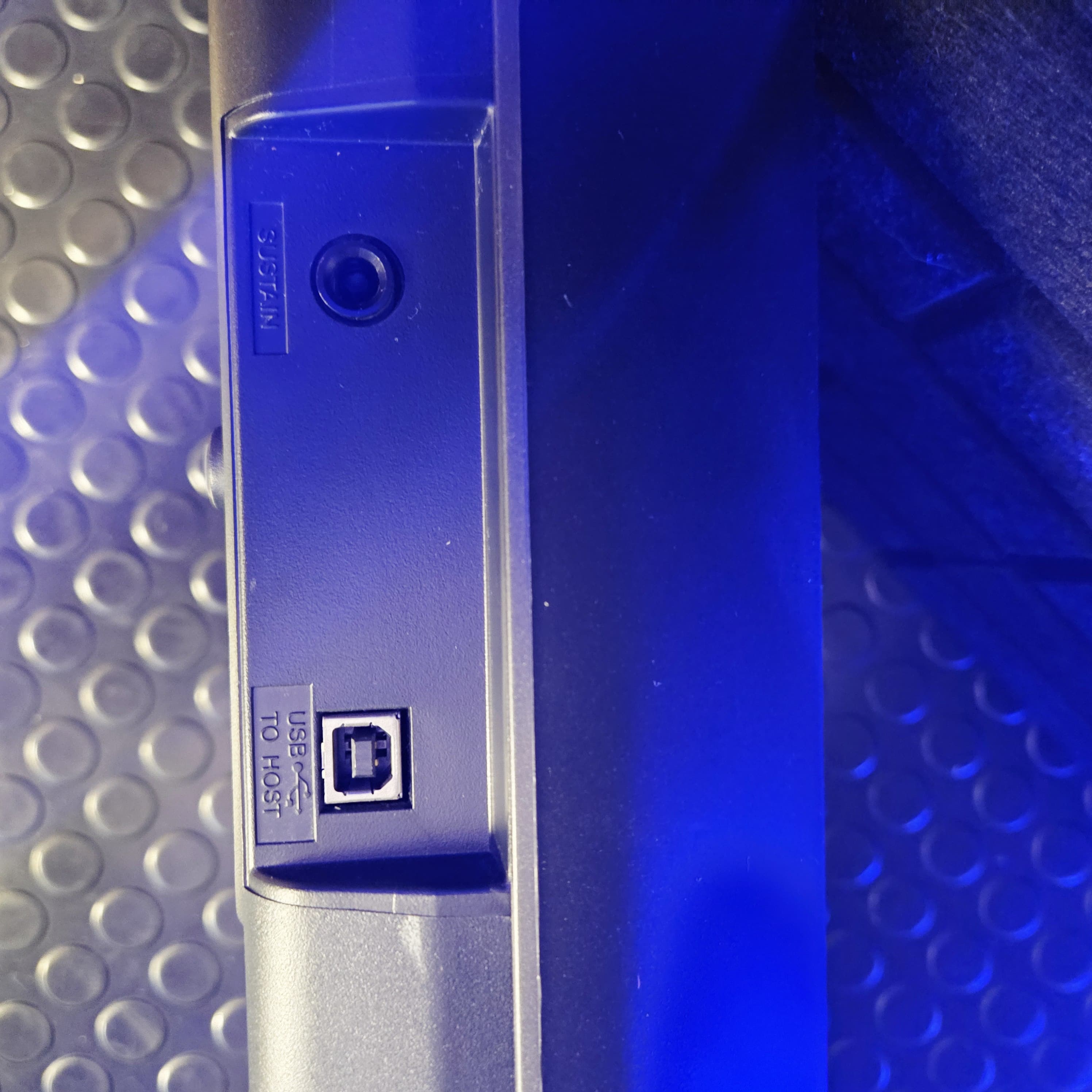 YAMAHA NP12B 61 KEYS TOUCH SENSITIVE KEYBOARD