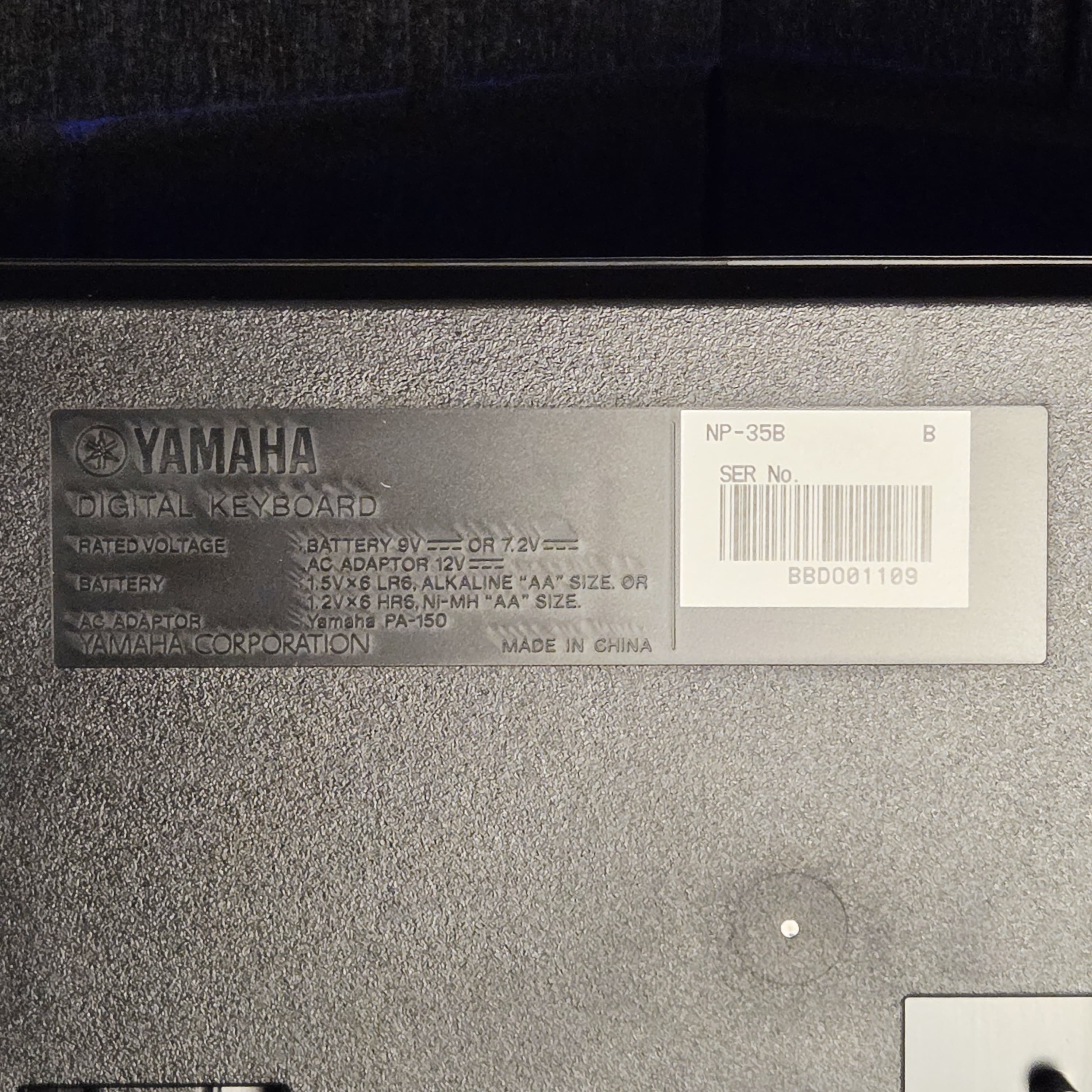 YAMAHA NP35B BLACK 76 KEY TOUCH SENSITIVE KEYBOARD