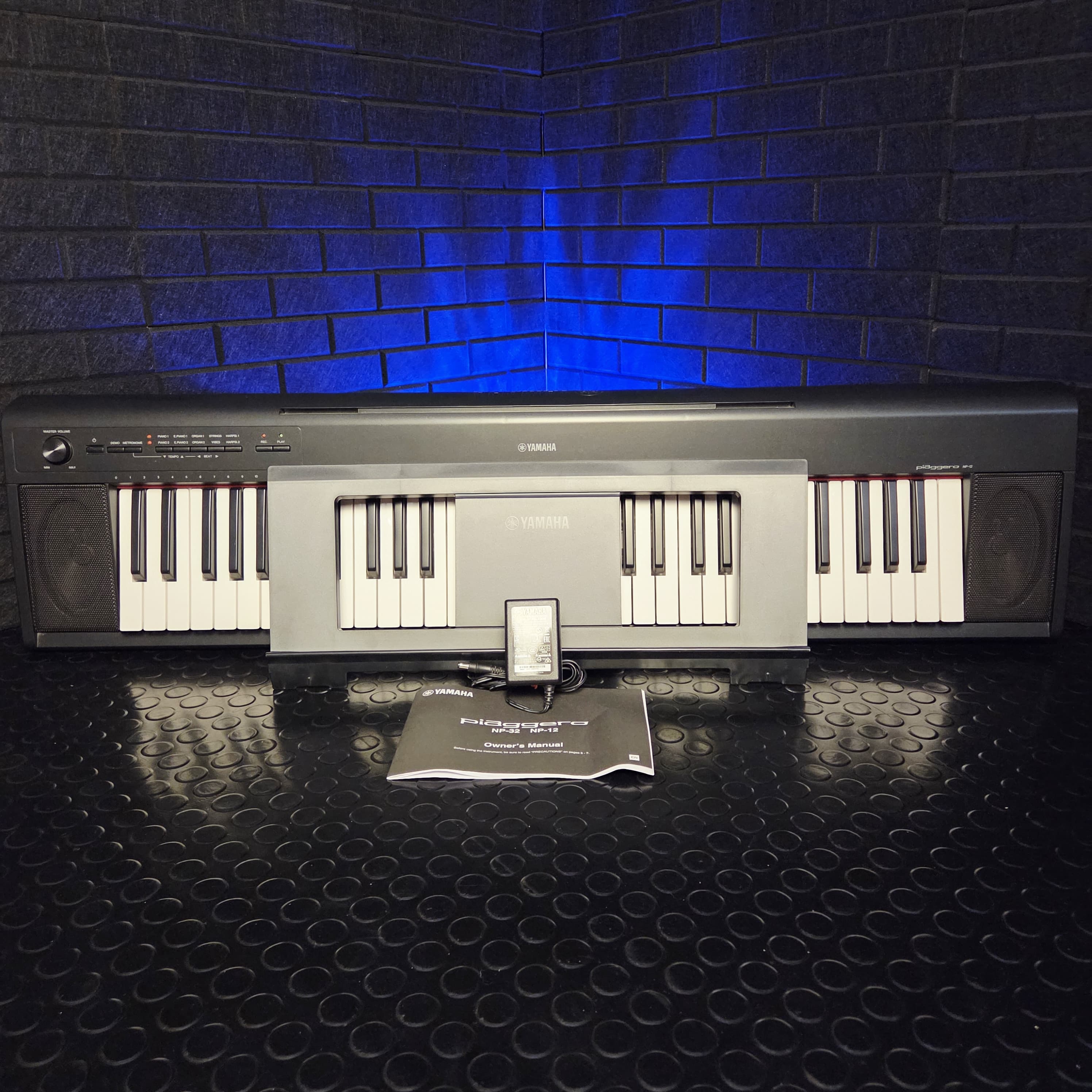 YAMAHA NP12B 61 KEYS TOUCH SENSITIVE KEYBOARD