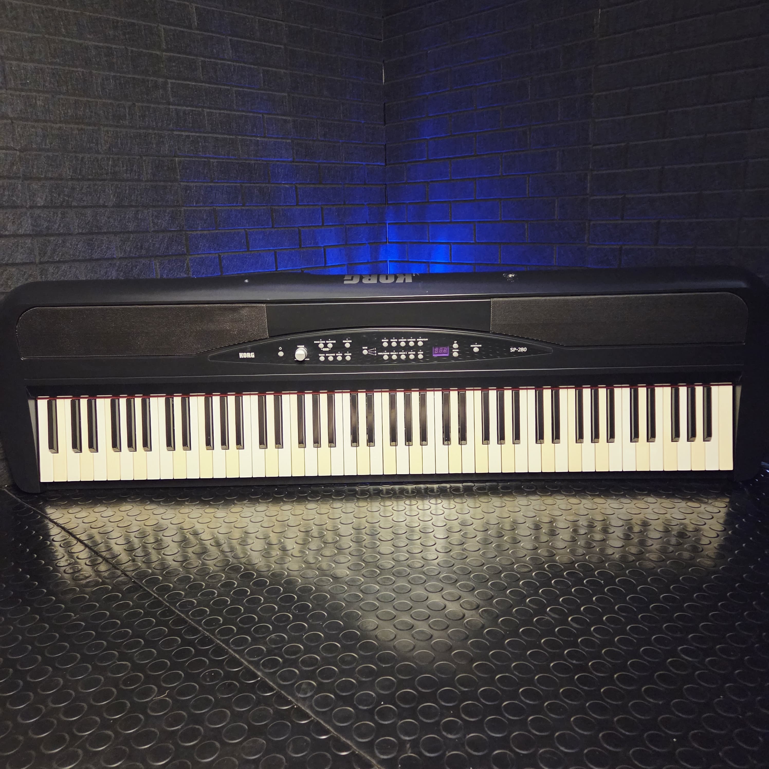 KORG SP280 DIGITAL PIANO WITH ACCESSORIES