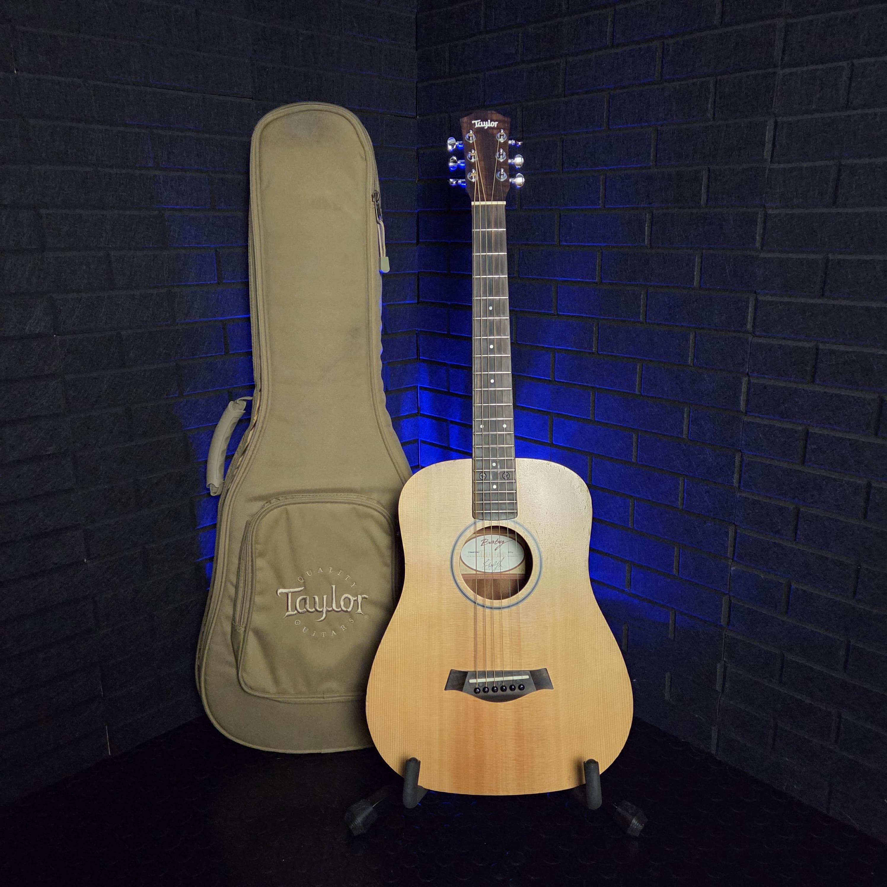 TAYLOR BABY BT1e ELECTRO ACOUSTIC GUITAR AND CASE