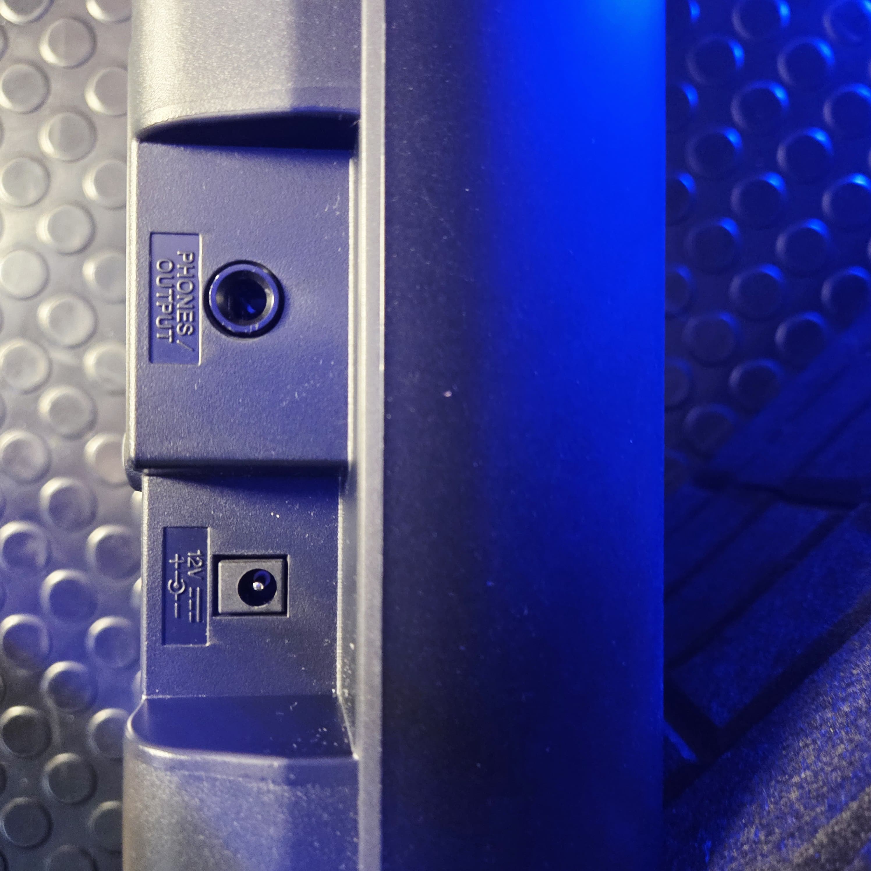 YAMAHA NP12B 61 KEYS TOUCH SENSITIVE KEYBOARD