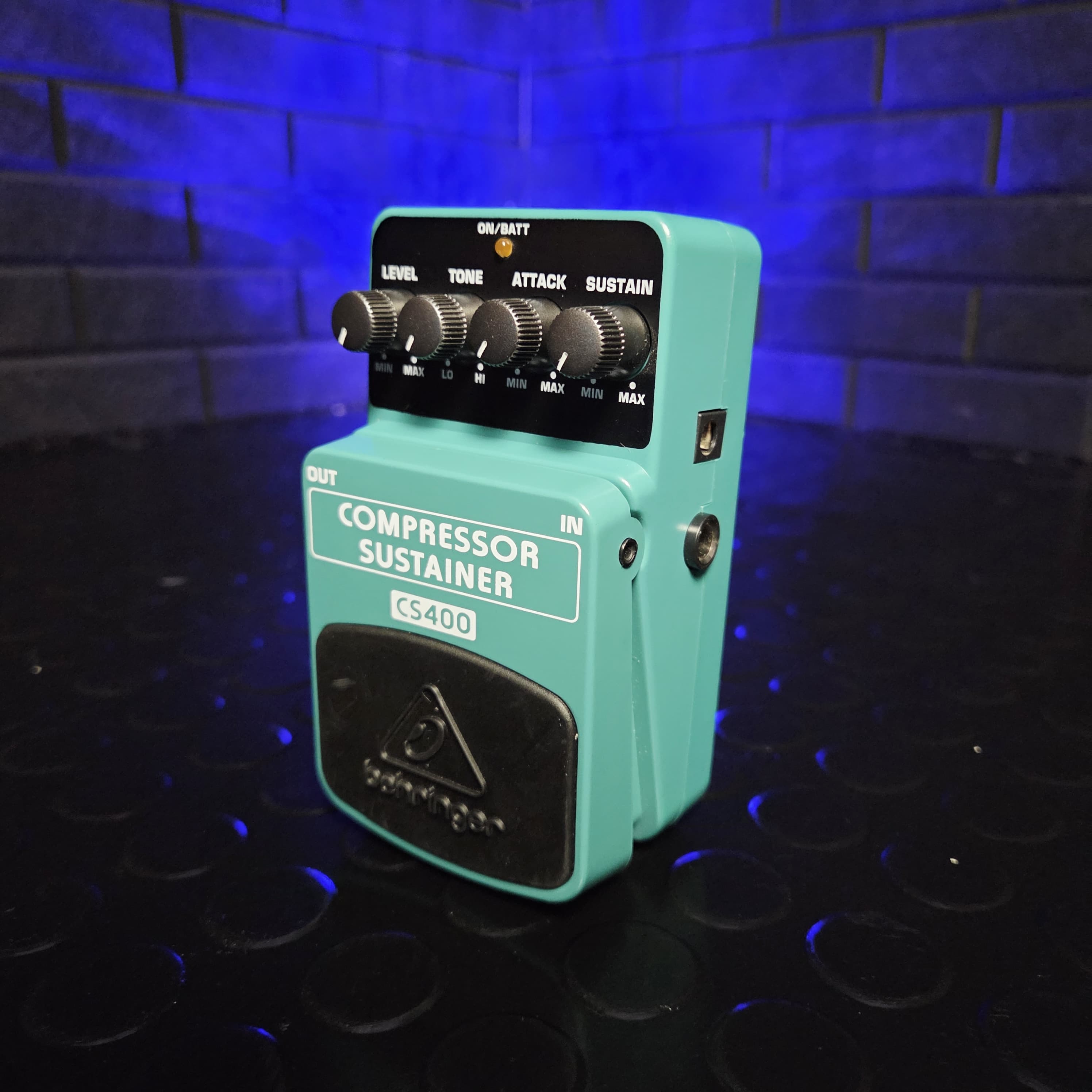 BEHRINGER COMPRESSOR SUSTAINER CS400 GUITAR PEDAL