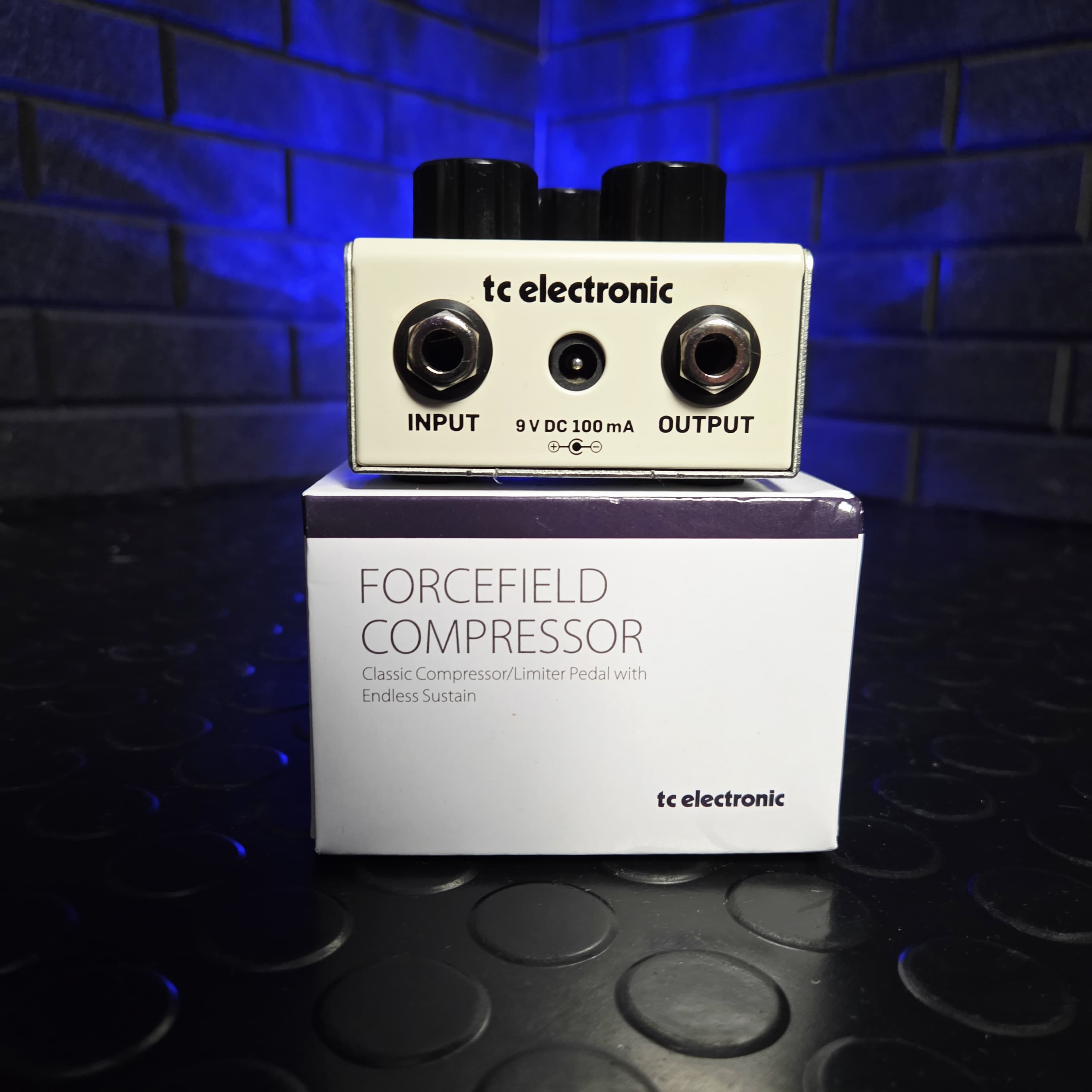 TC ELECTRONIC FORCEFIELD COMPRESSOR GUITAR EFFECTS PEDAL (BOXED)