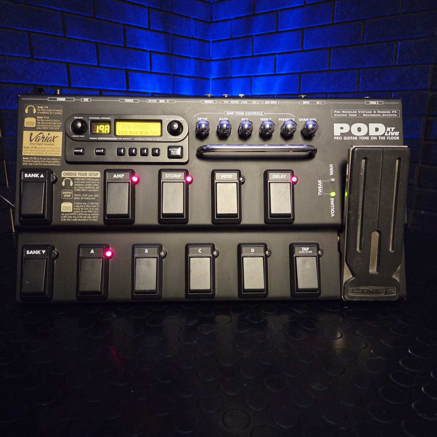 LINE 6 POD XT LIVE MULTI EFFECTS AMP MODELLER