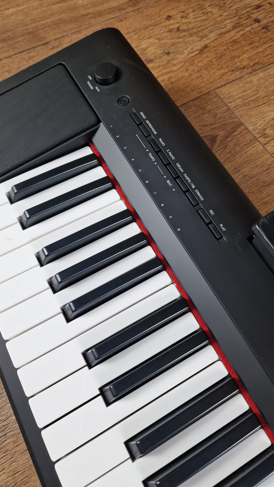 YAMAHA NP-15 PIAGGERO BLACK 61 KEY TOUCH SENSITIVE KEYBOARD