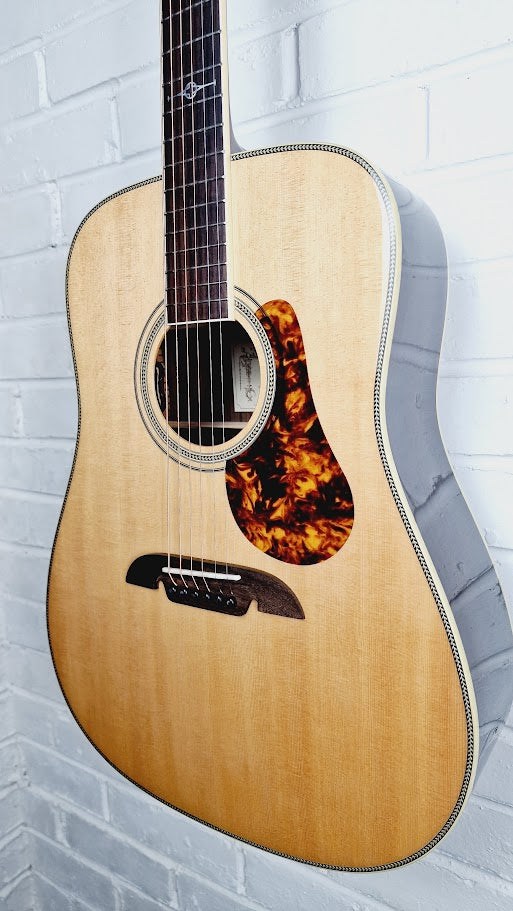 ALVAREZ MD70EBG ACOUSTIC GUITAR + ALVAREZ DUO FOAM CASE