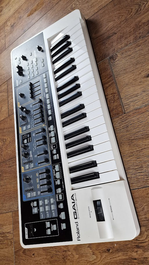 ROLAND GAIA SH01 37 KEY DIGITAL SYNTHESIZER