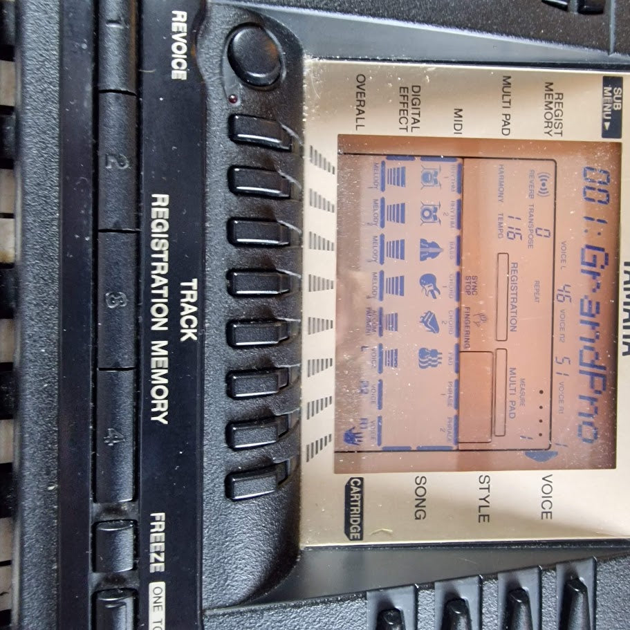 YAMAHA PSR-330 61 KEY ELECTRONIC KEYBOARD + POWER SUPPLY