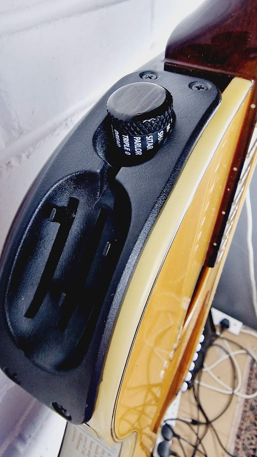 LINE 6 VARIAX 700 ELECTRIC ACOUSTIC GUITAR & CASE