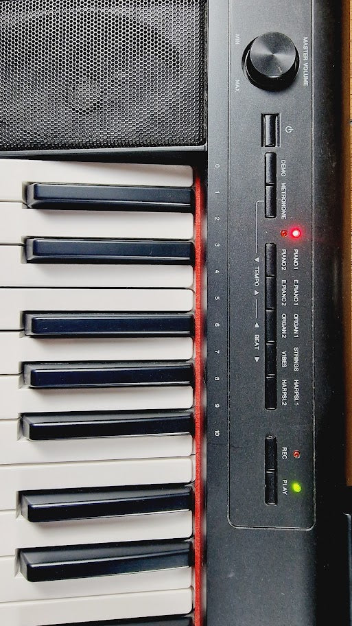 YAMAHA NP12 PIAGGERO 61 KEY BLACK KEYBOARD