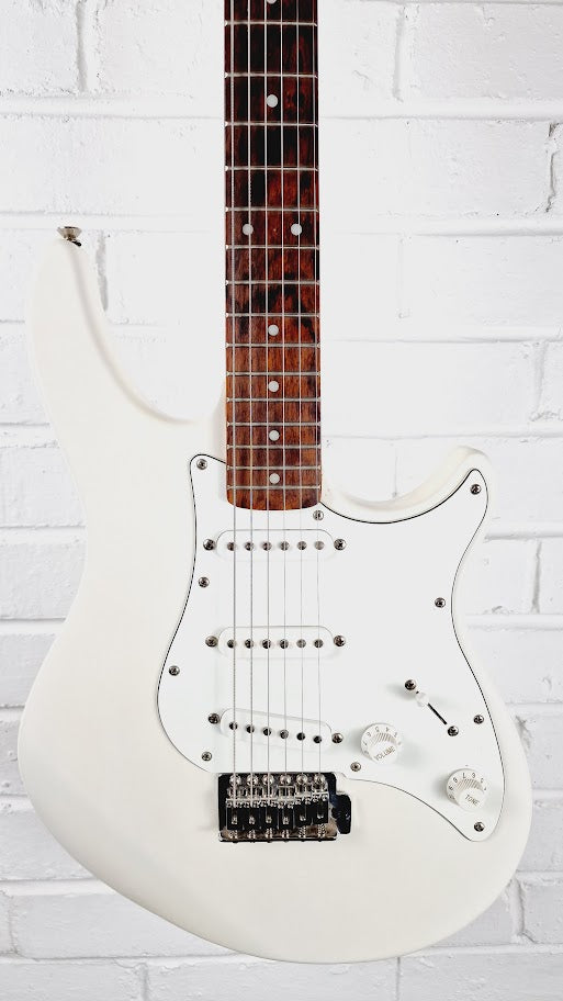 PEAVEY RAPTOR SPECIAL STRATOCASTER WHITE ELECTRIC GUITAR