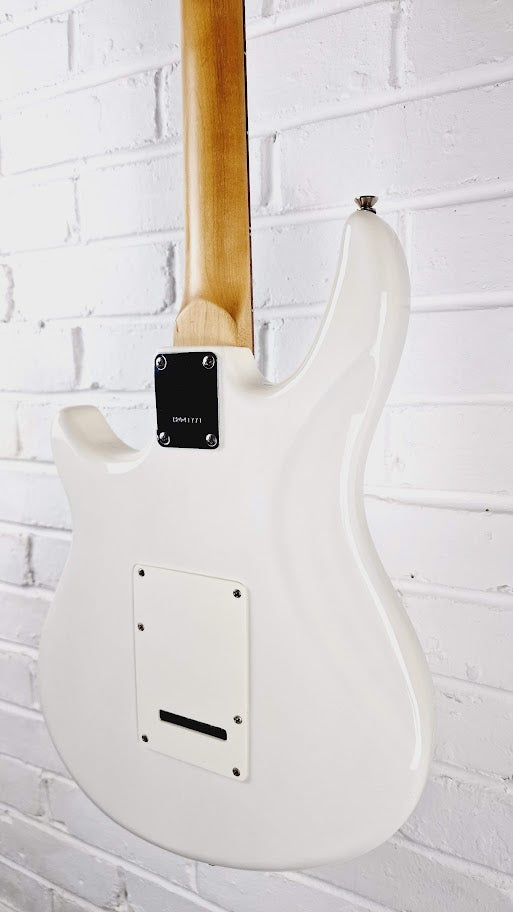 PEAVEY RAPTOR SPECIAL STRATOCASTER WHITE ELECTRIC GUITAR