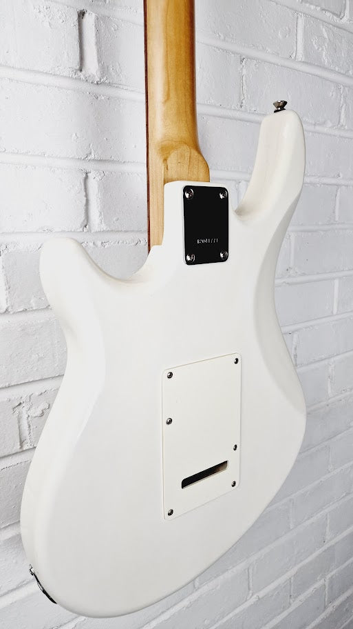 PEAVEY RAPTOR SPECIAL STRATOCASTER WHITE ELECTRIC GUITAR