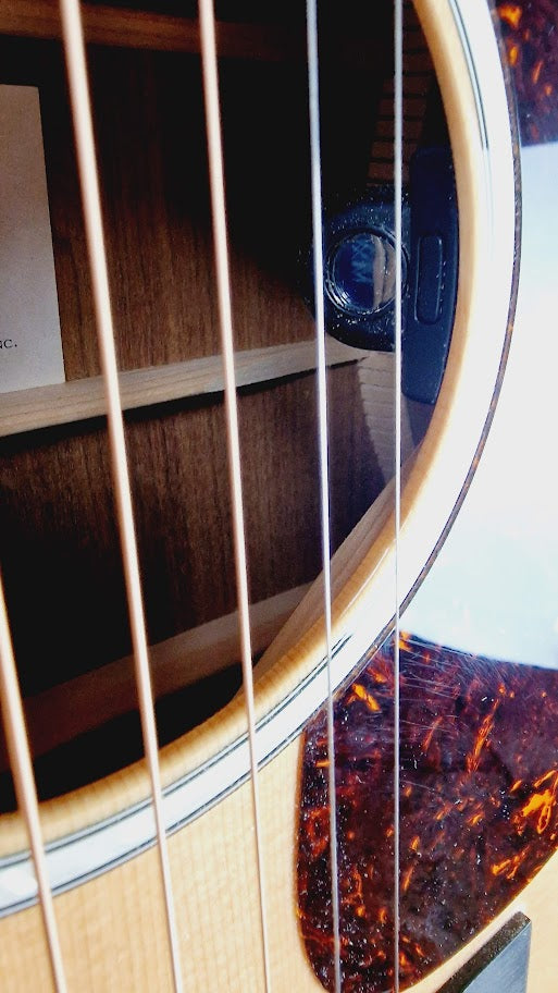 MARTIN ROAD SERIES DC-13E ELECTRO ACOUSTIC GUITAR + PADDED MARTIN CASE