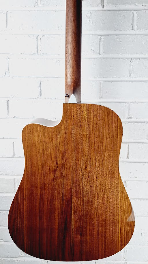 MARTIN ROAD SERIES DC-13E ELECTRO ACOUSTIC GUITAR + PADDED MARTIN CASE