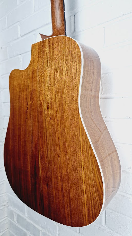 MARTIN ROAD SERIES DC-13E ELECTRO ACOUSTIC GUITAR + PADDED MARTIN CASE