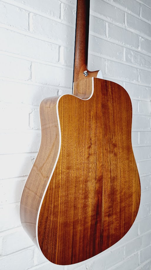 MARTIN ROAD SERIES DC-13E ELECTRO ACOUSTIC GUITAR + PADDED MARTIN CASE