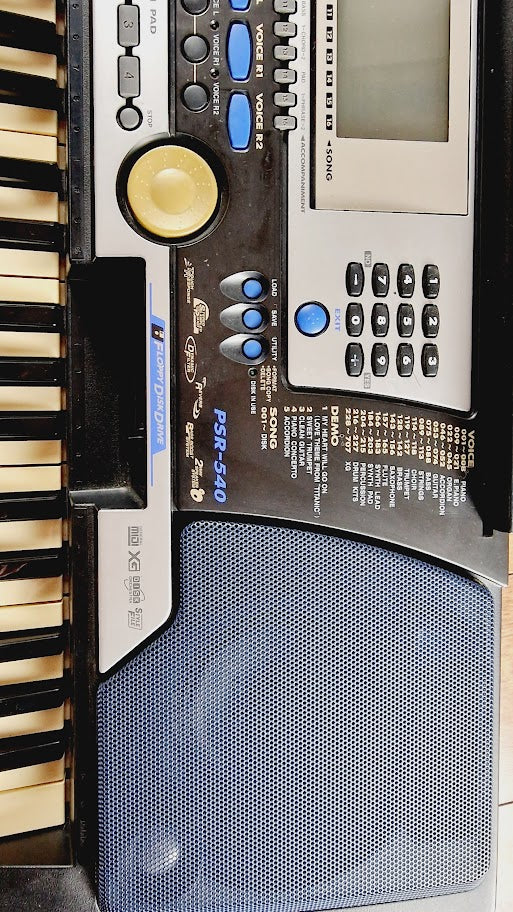 YAMAHA PORTATONE PSR540 61 KEY KEYBOARD