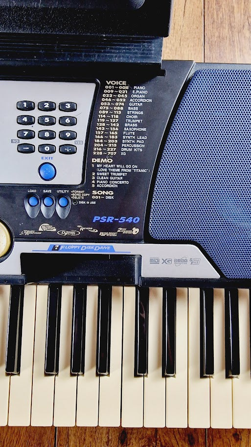 YAMAHA PORTATONE PSR540 61 KEY KEYBOARD