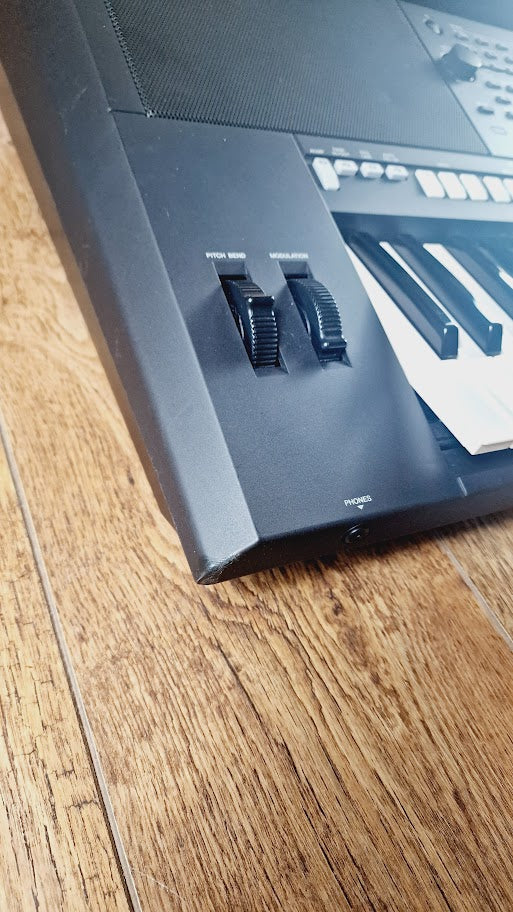 YAMAHA PSR-S750 ARRANGER WORKSTATION KEYBOARD
