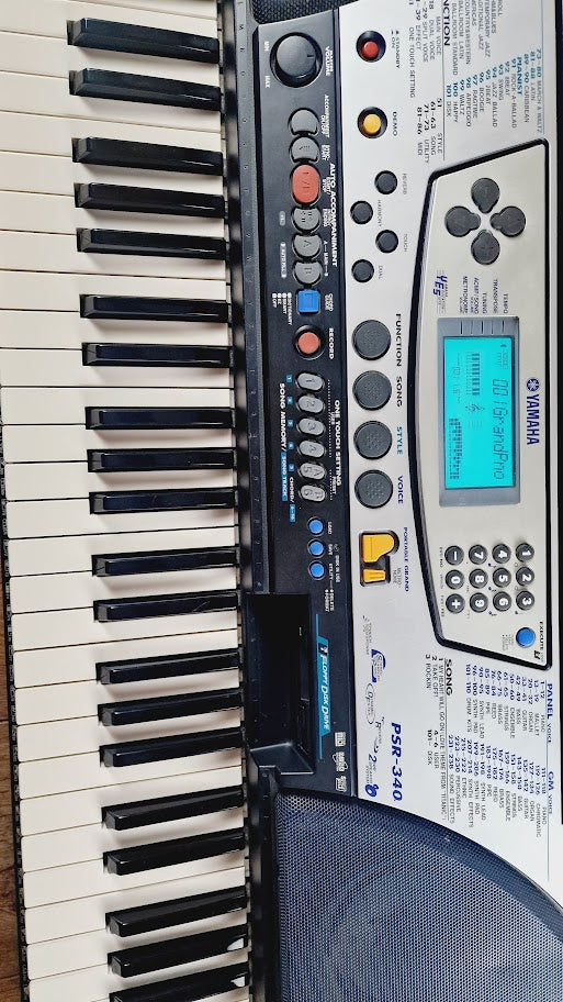 YAMAHA PSR 340 61 KEY KEYBOARD SYNTHESIZER