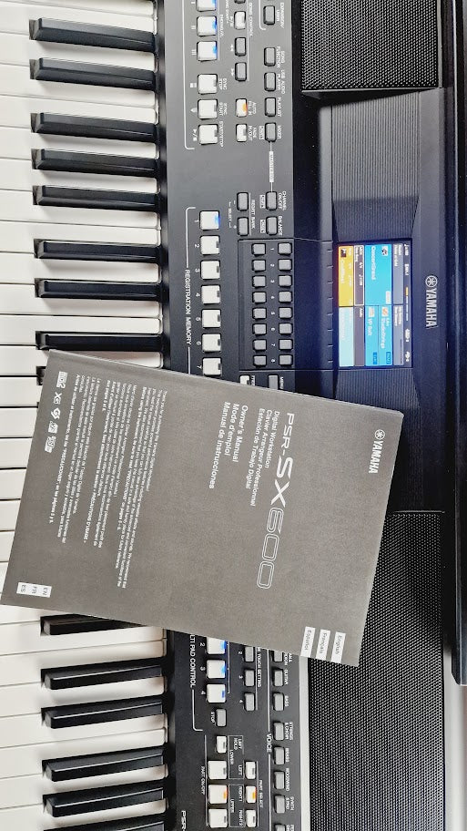 YAMAHA PSR SX600 61 KEY TOUCH SENSITIVE KEYBOARD