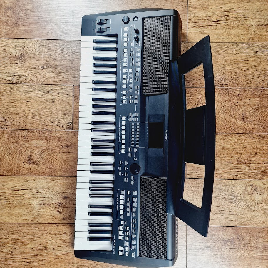 YAMAHA PSR SX600 61 KEY TOUCH SENSITIVE KEYBOARD