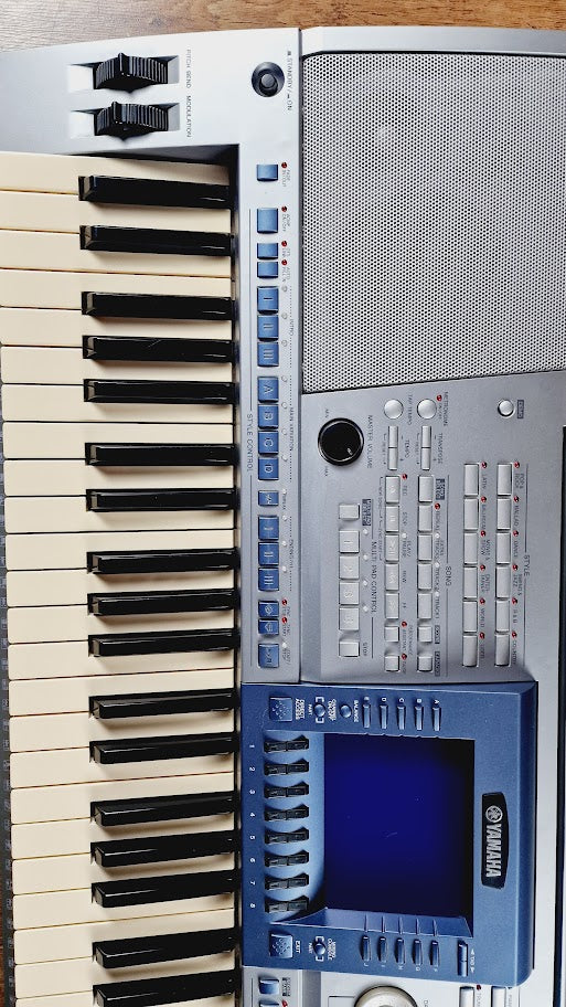 YAMAHA PSR1500 61 KEY KEYBOARD + POWER SUPPLY