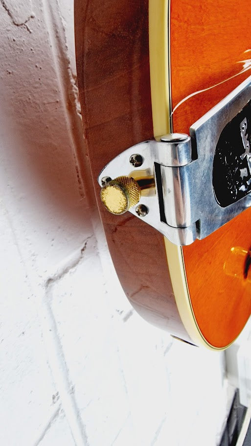 GRETSCH 6121W 2004 ROUNDUP ELECTRIC GUITAR + GRETSCH ORIGINAL HARD CASE