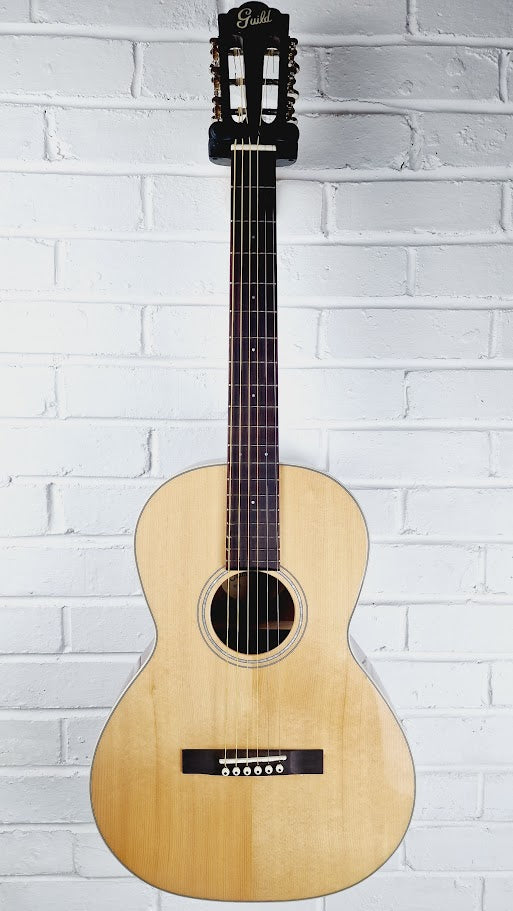 GUILD P-240 MEMOIR PARLOR GUITAR
