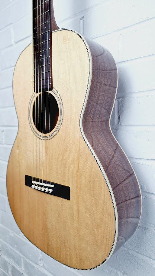 GUILD P-240 MEMOIR PARLOR GUITAR