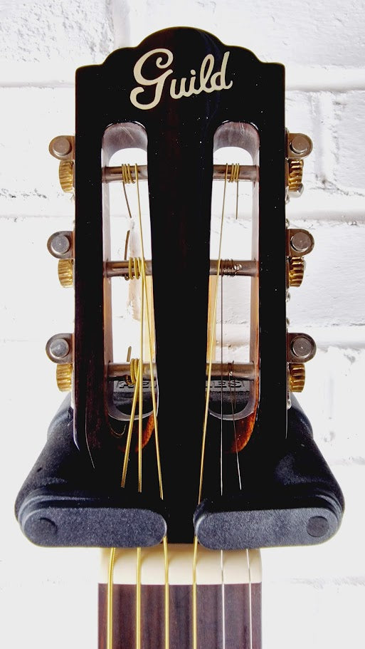 GUILD P-240 MEMOIR PARLOR GUITAR