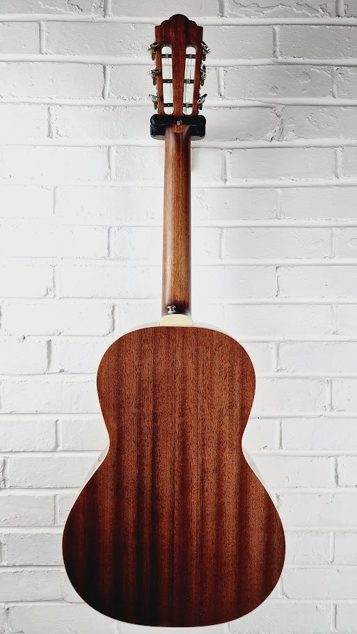 GUILD P-240 MEMOIR PARLOR GUITAR