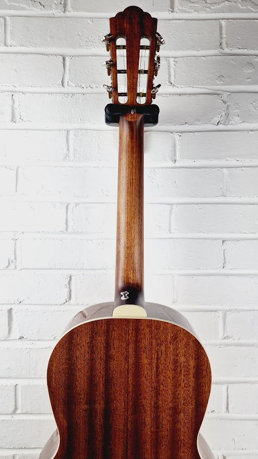 GUILD P-240 MEMOIR PARLOR GUITAR