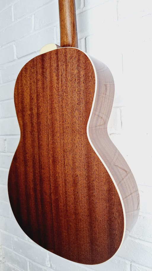 GUILD P-240 MEMOIR PARLOR GUITAR