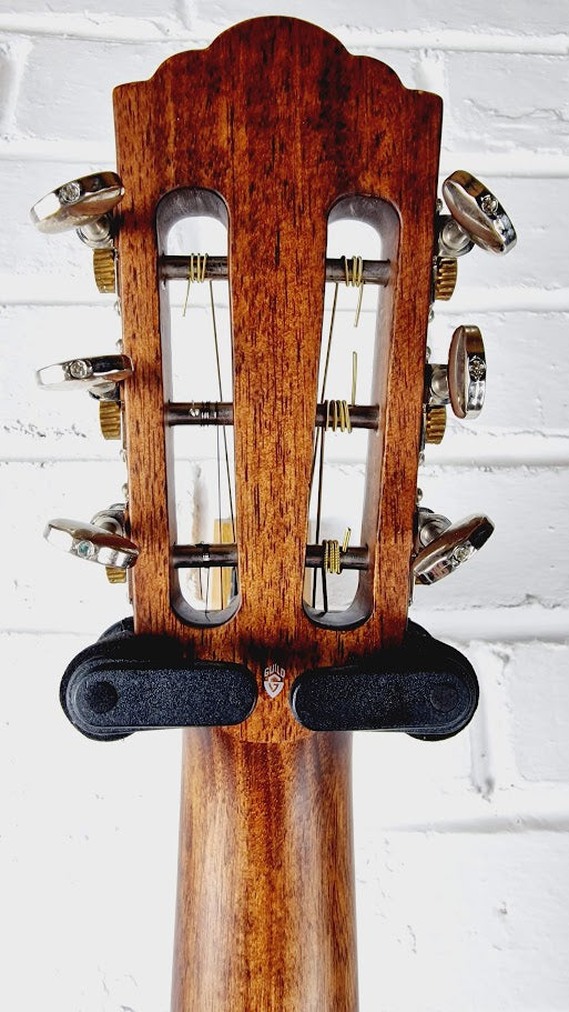 GUILD P-240 MEMOIR PARLOR GUITAR