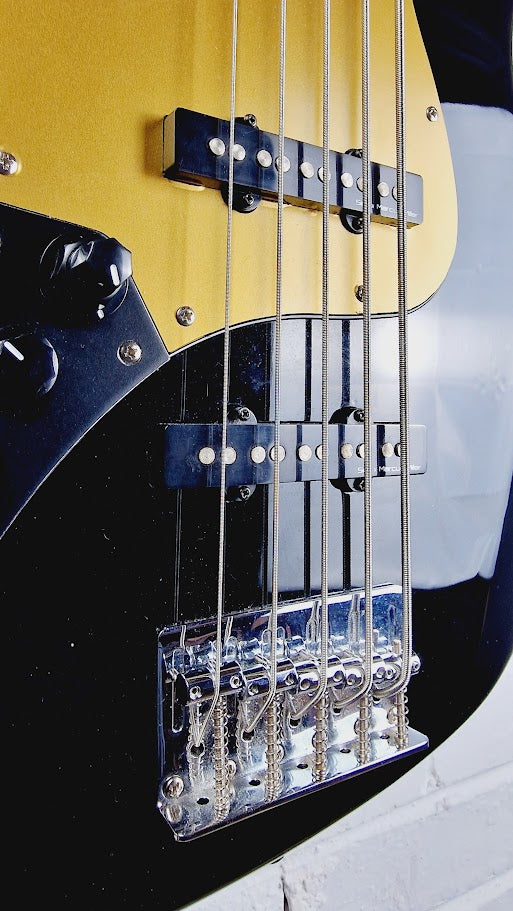 SIRE MARCUS MILLER V3 LEFT HANDED 5 STRING BLACK GOLD BASS GUITAR