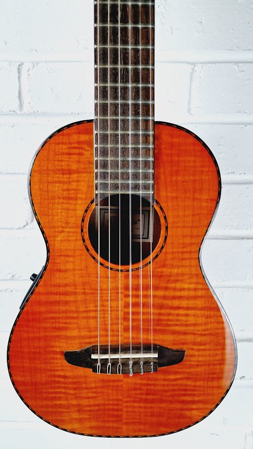 ORTEGA RGLE18FMH ELECTRO ACOUSTIC GUITALELE + GIG BAG