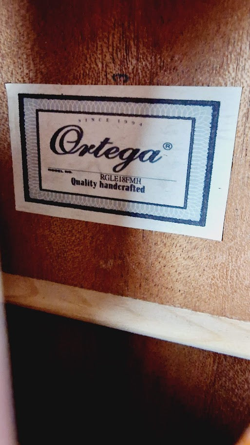 ORTEGA RGLE18FMH ELECTRO ACOUSTIC GUITALELE + GIG BAG