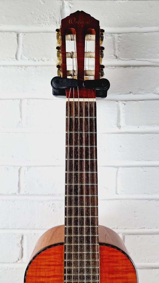 ORTEGA RGLE18FMH ELECTRO ACOUSTIC GUITALELE + GIG BAG