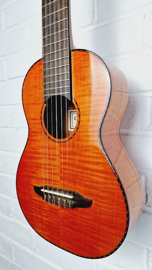 ORTEGA RGLE18FMH ELECTRO ACOUSTIC GUITALELE + GIG BAG