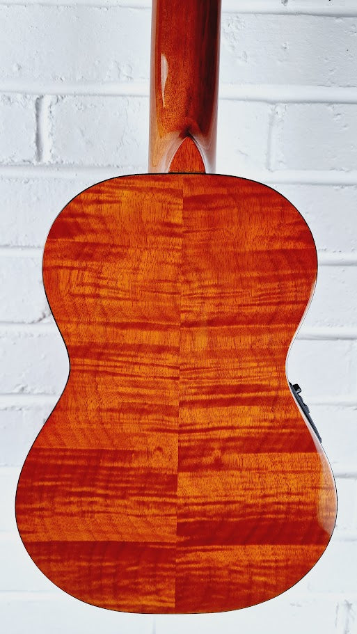 ORTEGA RGLE18FMH ELECTRO ACOUSTIC GUITALELE + GIG BAG