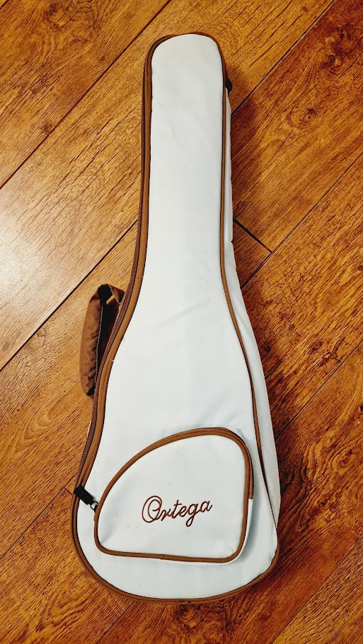 ORTEGA RGLE18FMH ELECTRO ACOUSTIC GUITALELE + GIG BAG
