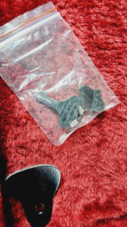 ROCK HARD LES PAUL ELECTRIC GUITAR BROWN HARD CASE