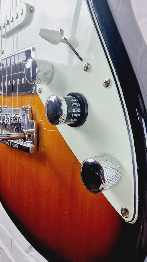 LINE 6 JTV-69 JAMES TYLER VARIAX MODELLING 3 TONE SUNBURST ELECTRIC GUITAR