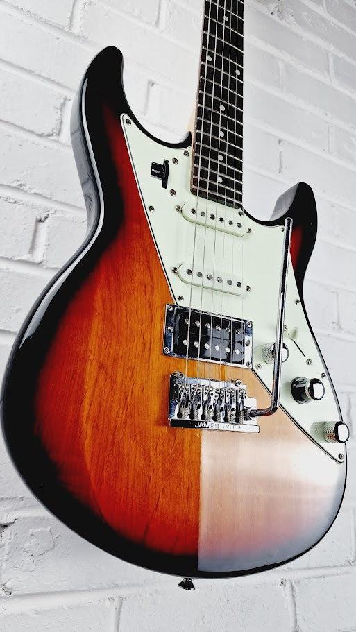 LINE 6 JTV-69 JAMES TYLER VARIAX MODELLING 3 TONE SUNBURST ELECTRIC GUITAR