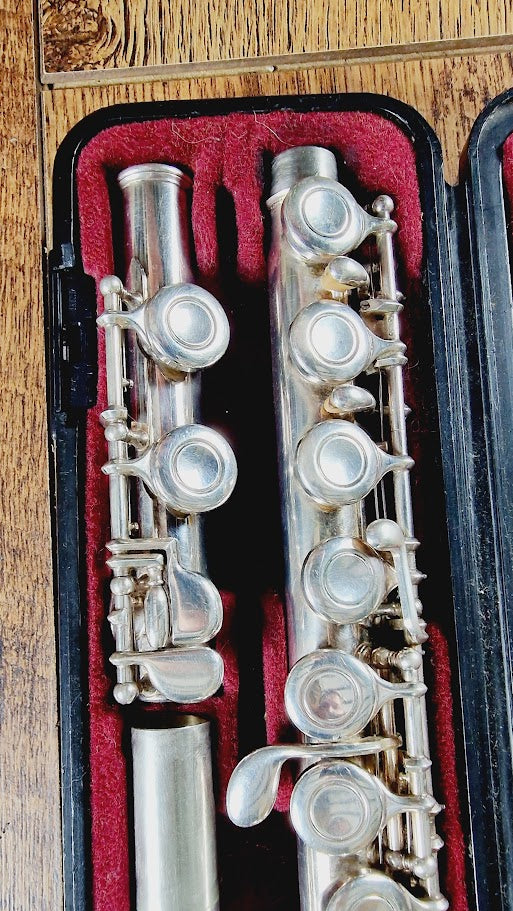 YAMAHA F100SII SILVER PLATED FLUTE AND CASE