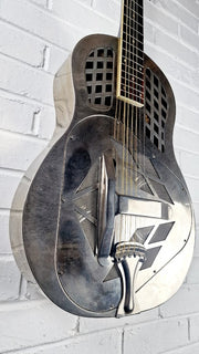 VINTAGE AMG2 TRICONE RESONATOR CHROME GUITAR