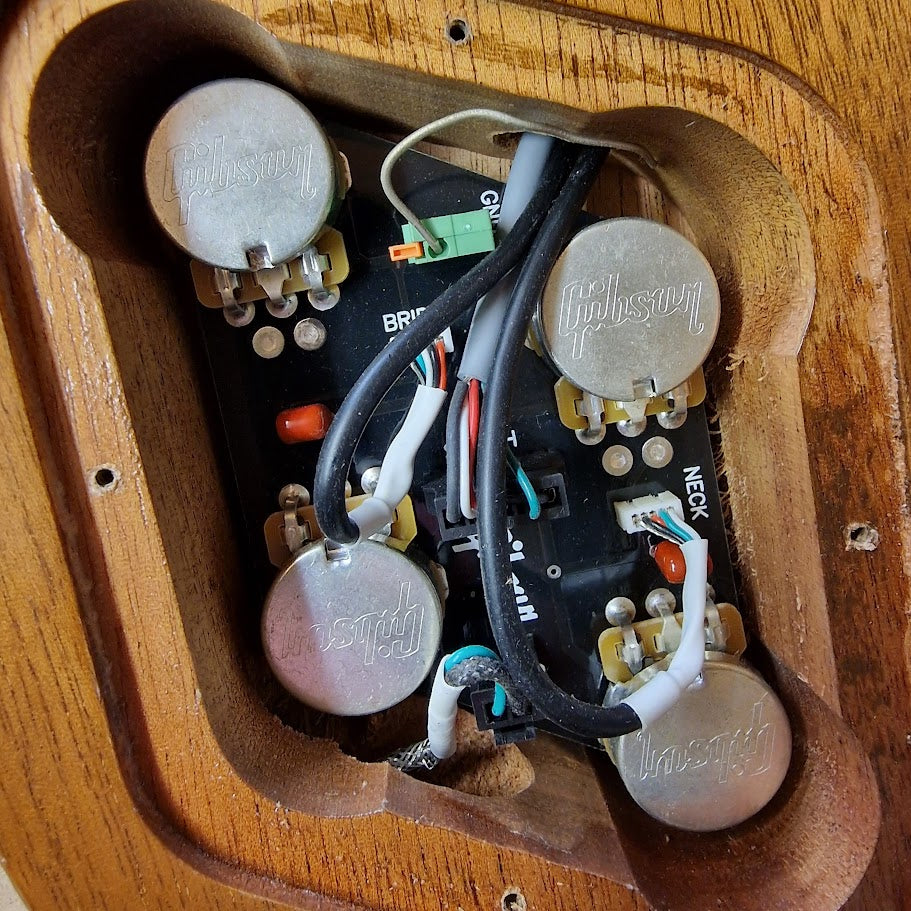 GIBSON LES PAUL SPECIAL TRIBUTE HUMBUCKER NATURAL WALNUT SATIN 2019 ELECTRIC GUITAR